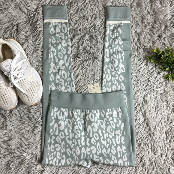 NWT Sweaty Betty Blue Leopard Print Jacquard Base Layer Leggings Size S - Picture 5 of 8